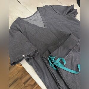 Gray FIGS set. Small top. Small/Tall bottoms. Good condition, previously worn.